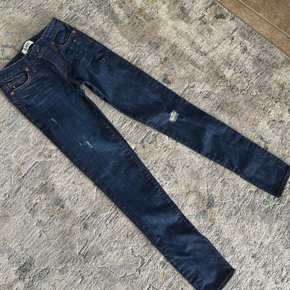 A.N.D. Jeans size 25 (never worn)